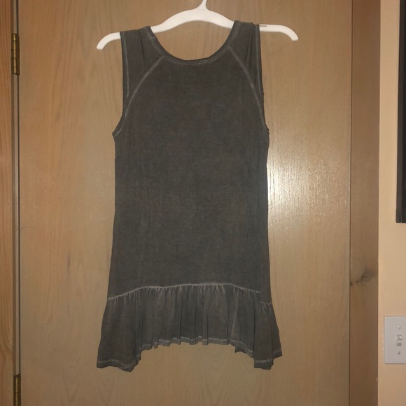 Cute tank top! - Picture 2 of 3